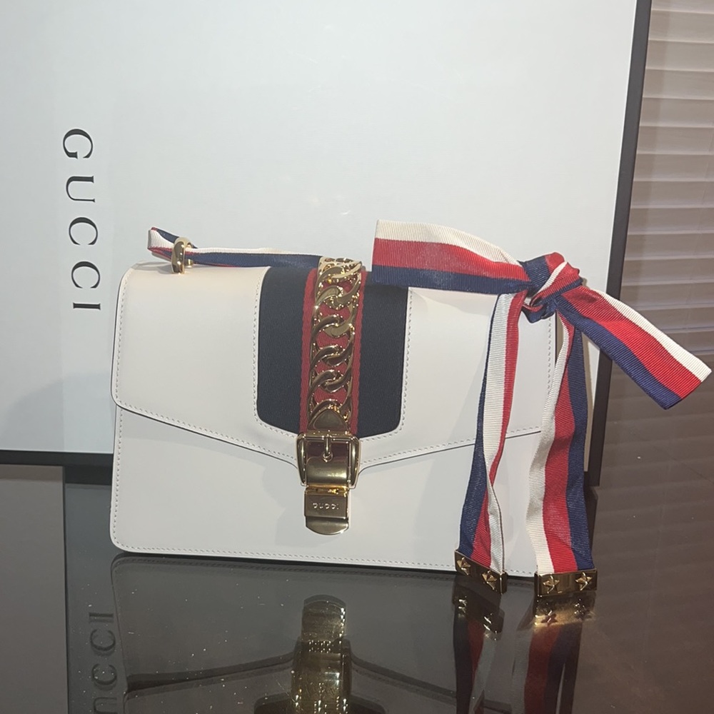 Gucci Sylvie handbag - Picture 3 of 16